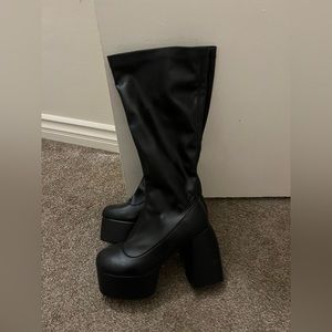 Platform High Knee Black Boots